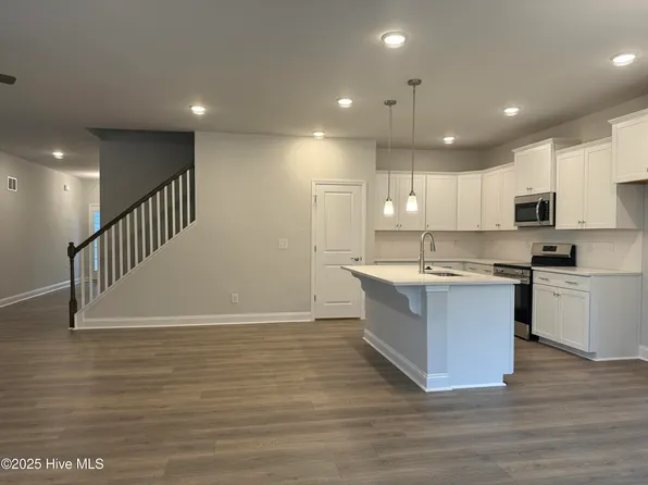 603 Central Park Way, Richlands, NC 28574