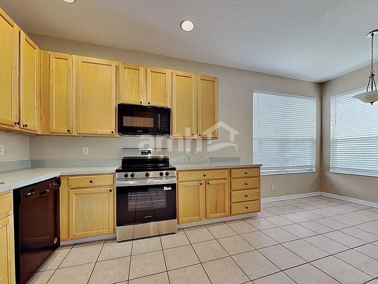 10602 Drayton Ct — Photo 4