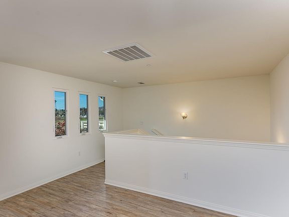 5th image of 992 Los Angeles Ave #104