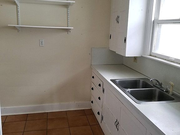 5th image of 845 Toronto Ave