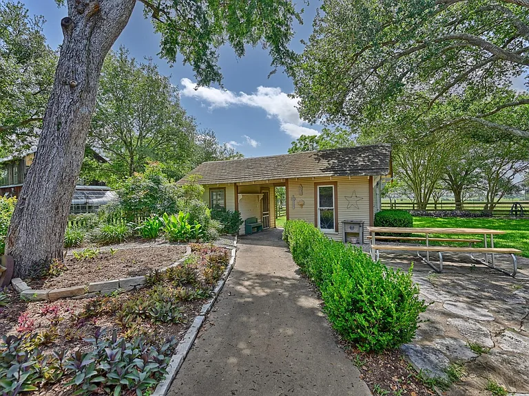 3348 W Ueckert Rd — Photo 35