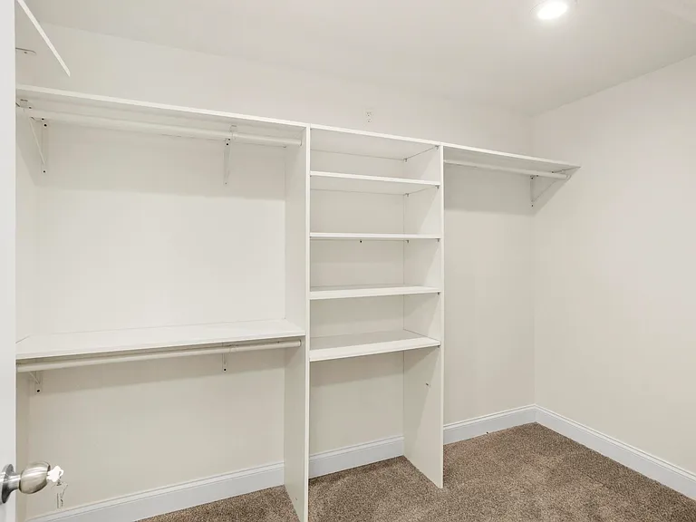 239 E Bledsoe St — Photo 37