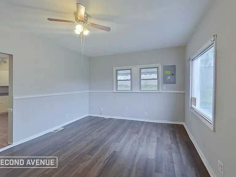 1635 Bronson Rd — Photo 2