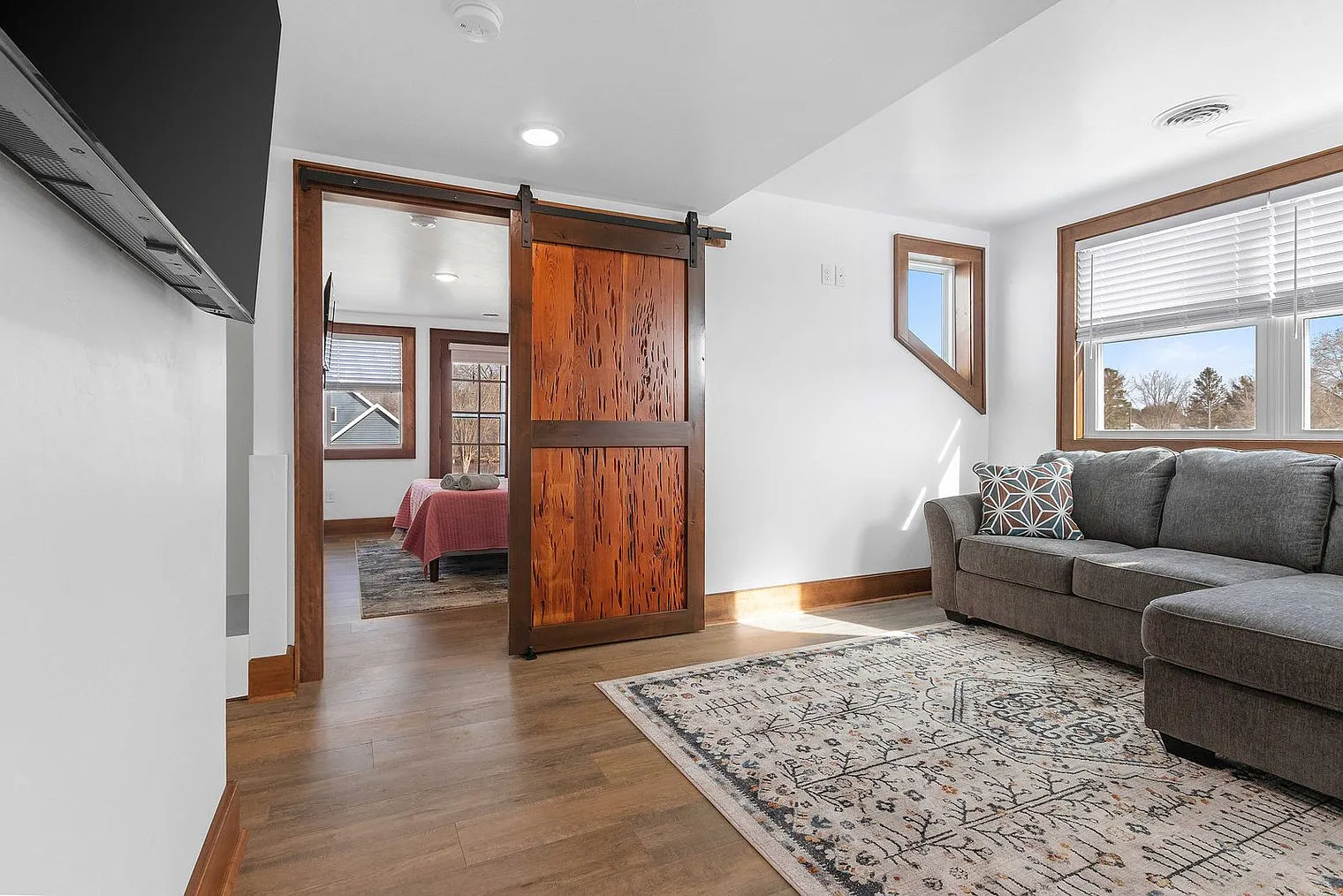 3 bed, 2.0 bath, 1991 sqft, $5,451 — Photo 3