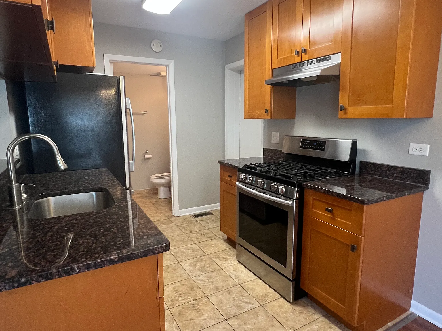 2 bed, 1.5 bath, 1012 sqft, $2,050 — Photo 4