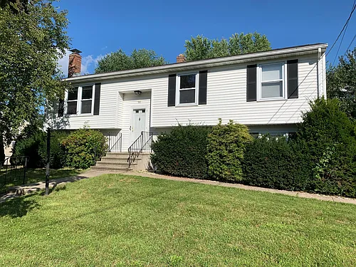 90 Robertson Dr Photo 1