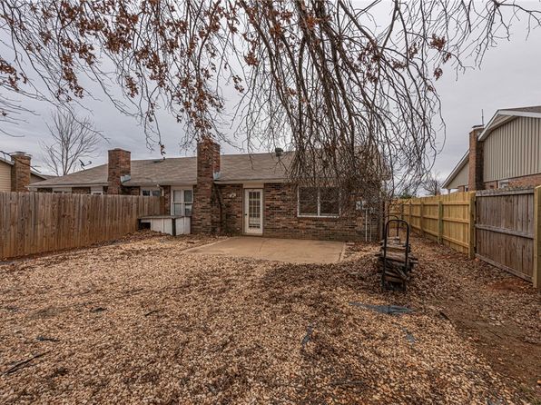907 W Linden St, Rogers, AR 72756