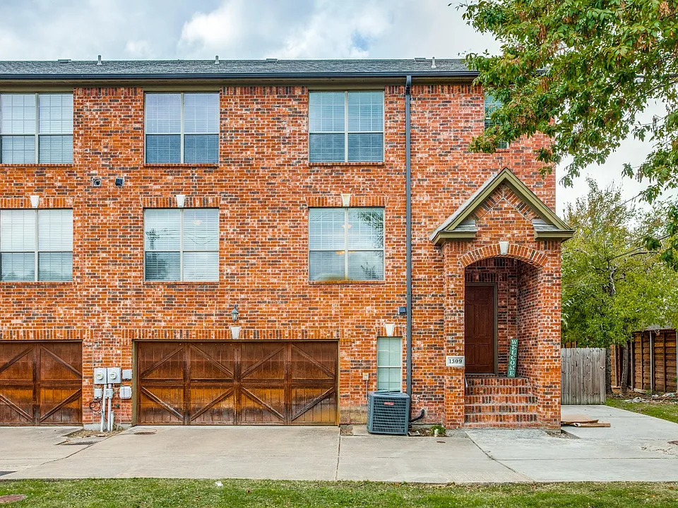 1309 Halcyon Pl