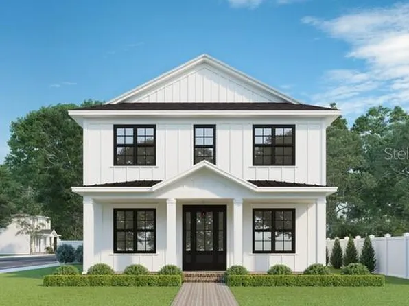 2400 Woodlawn Cir E, Saint Petersburg, FL 33704