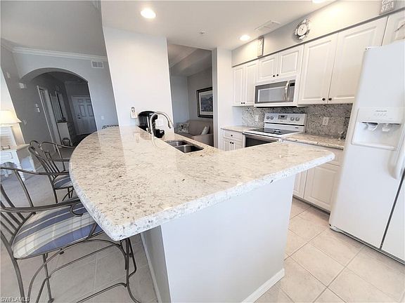 3rd image of 10381 Butterfly Palm Dr APT 937