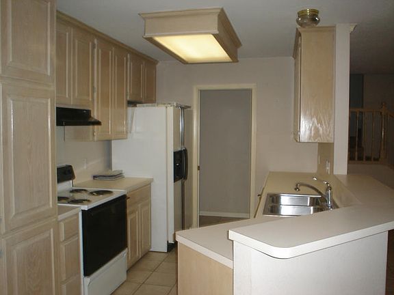 5th image of 4022 Wood River Dr #6