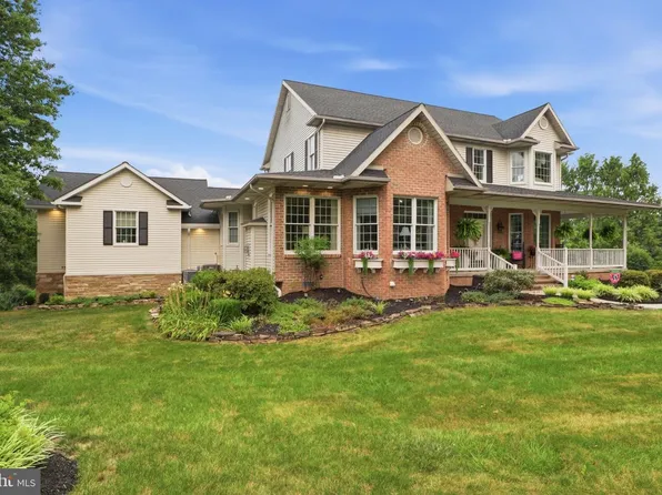 1709 Country Manor Dr, York, PA 17408