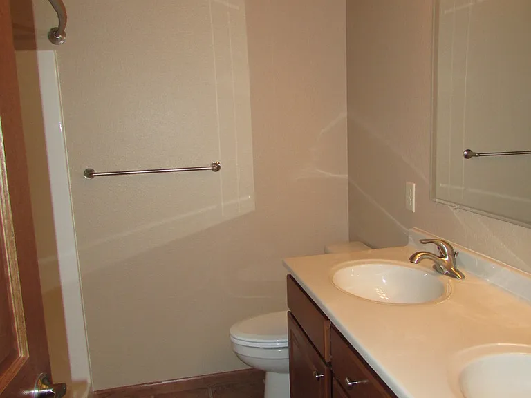 415 Sapphire Ln — Photo 8