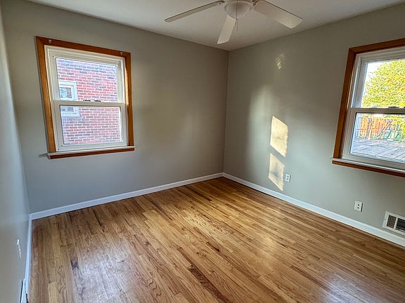 3rd image of 15466 Richmond St