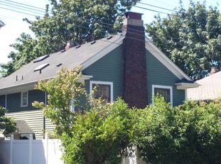 2337B 10th Ave E, Seattle, WA 98102