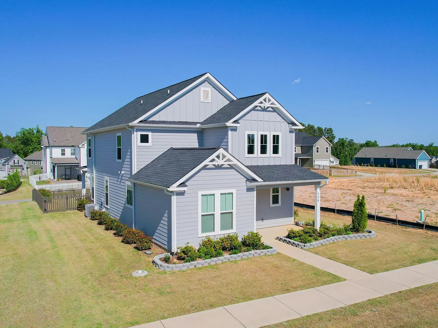 4 bed, 3.5 bath, 2460 sqft, $2,500 — Photo 4