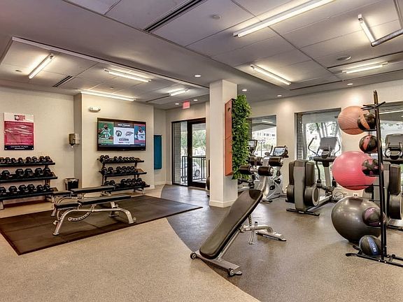 5th image of 2111 Richmond Highway Arlington Ville 22202 #4-ID1022401P