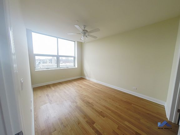 5th image of 2040 W North Ave #407