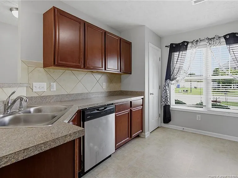 142 Collinwood Dr — Photo 12