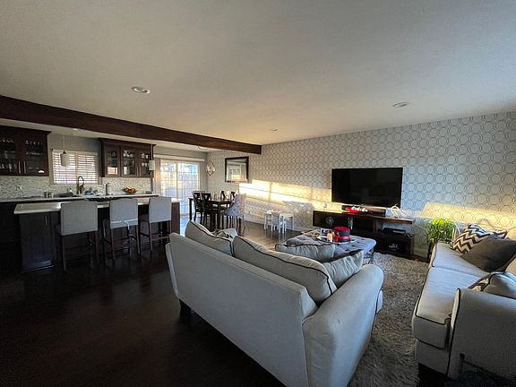 3rd image of 1120 S Arapaho Dr