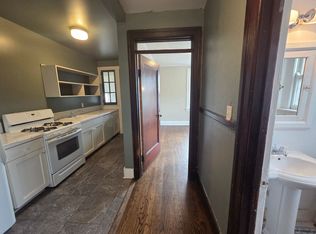 2 Bedroom, 1 Bathroom in Historical Woodland Avenue building!, Des Moines, IA 50309