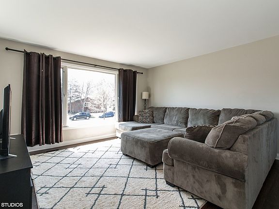 3rd image of 5534 Maple Ln