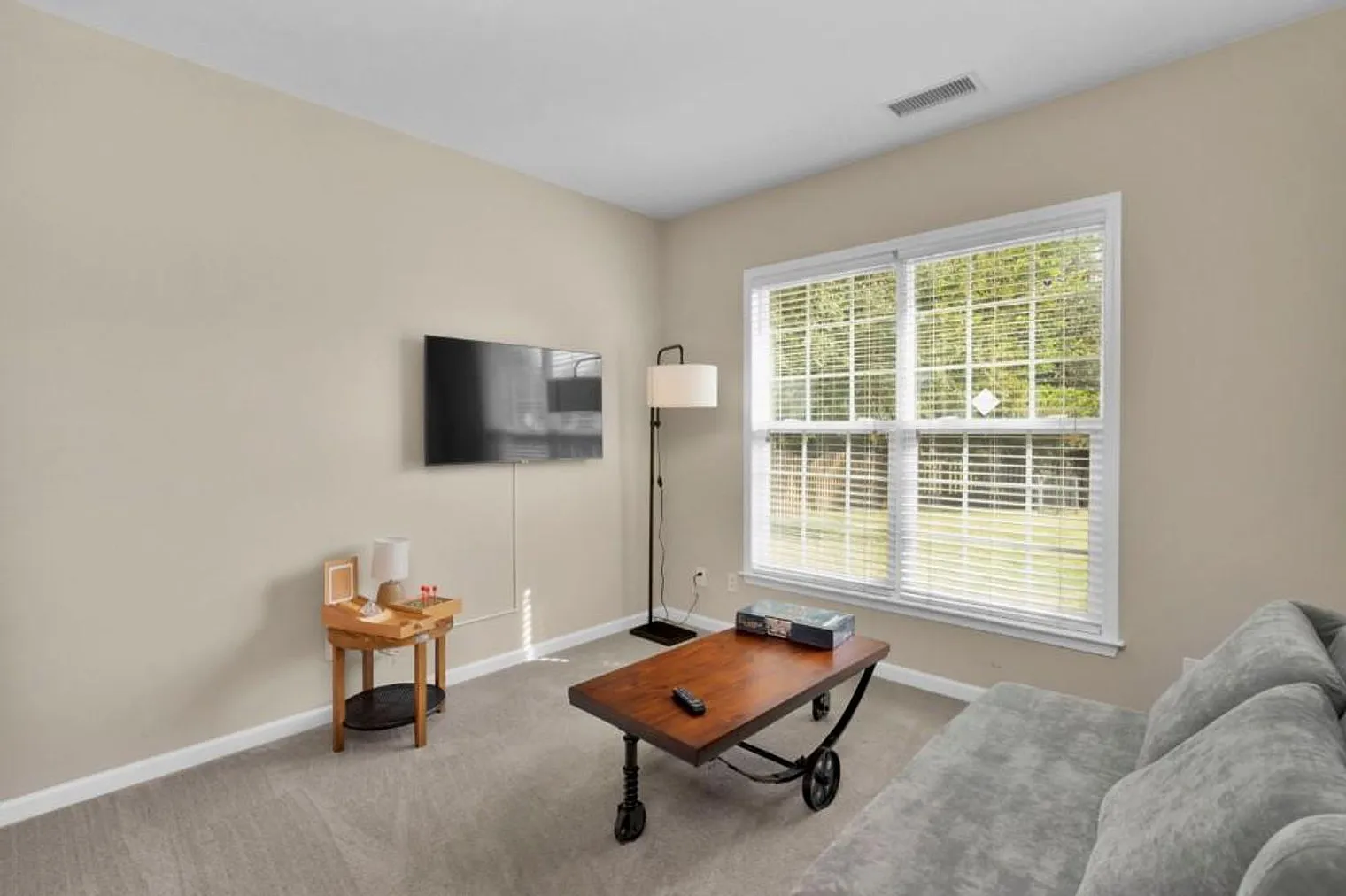 5 bed, 3.0 bath, 2497 sqft, $11,370 — Photo 4