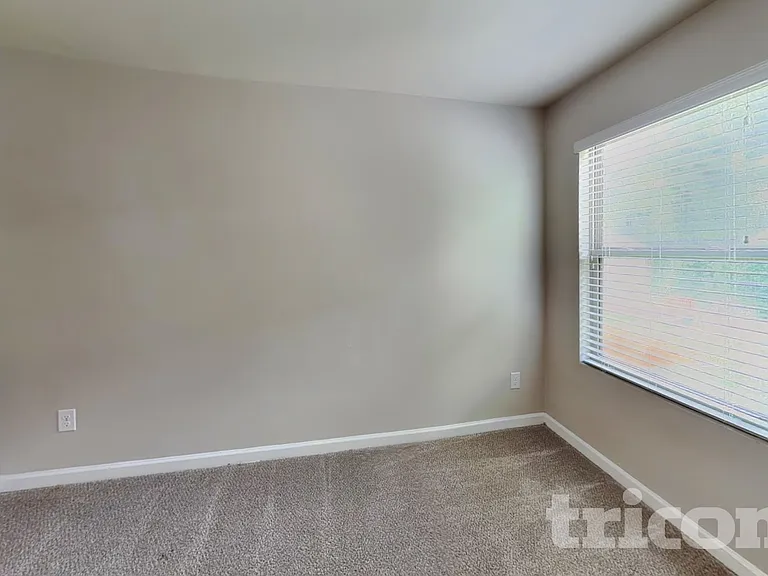 1095 Lear Dr — Photo 10