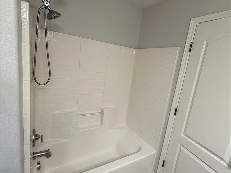 6830 Round Table St — Photo 14