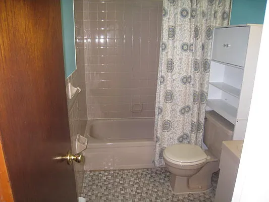 Rented by Alexiou Realty | media 4