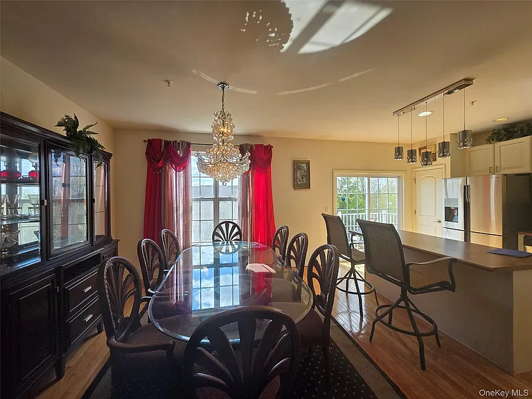 913 Hawthorn Way — Photo 5