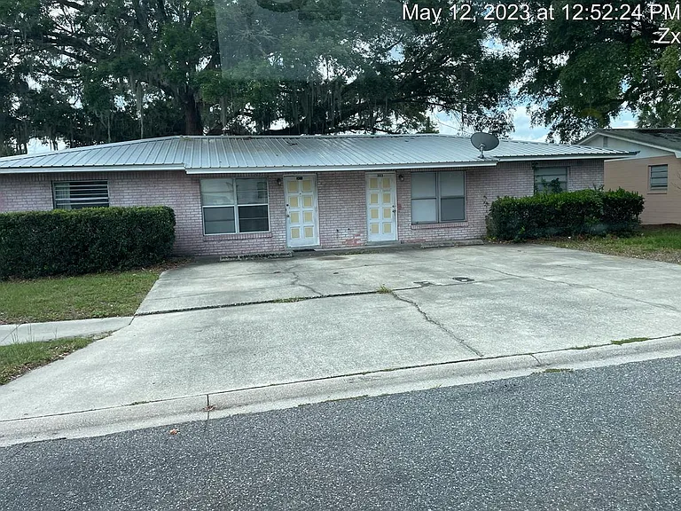 303 Oleander Dr — Photo 1
