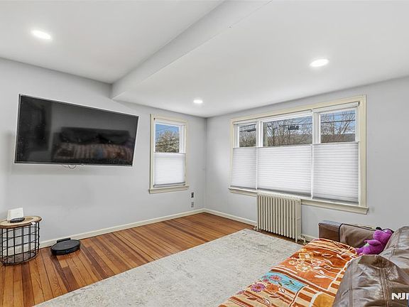 4th image of 111 Ramapo Valley Rd
