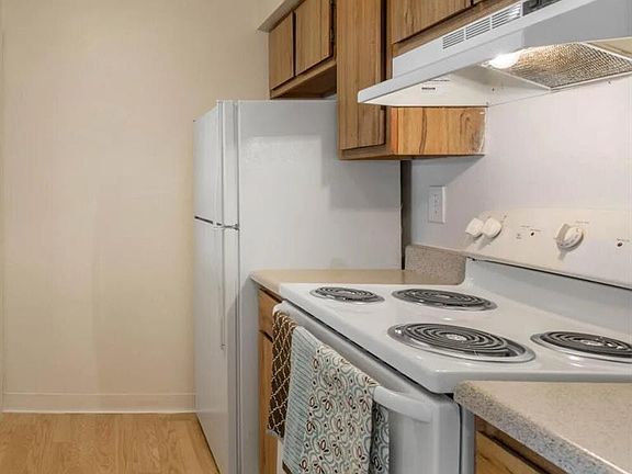 5th image of 9940 Richmond Ave #2011