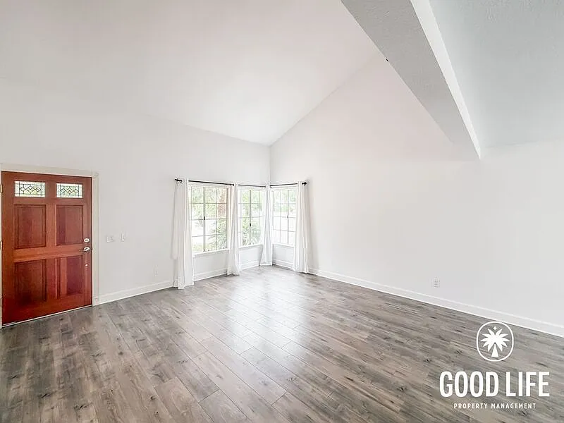 4 bed, 2.5 bath, 2125 sqft, $5,400 — Photo 4