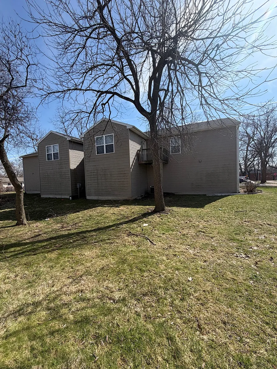 Photo 2 of 31 - 1203 Euclid Ave #2 - Kalamazoo, MI Building Photo - 1203 Euclid Ave #2