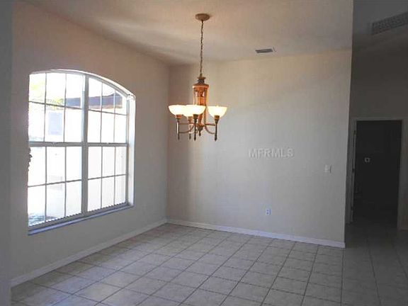 4th image of 21061 Edgewater Dr
