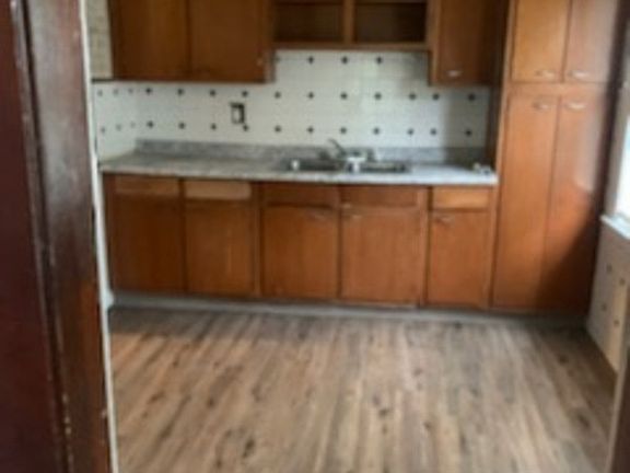 5th image of 11225 Parkview Ave #2