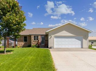 812 E 11th St, Washington, IA 52353