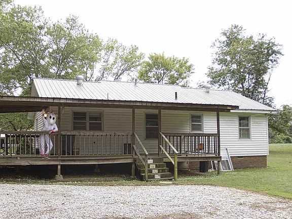 3rd image of 633 Campbell Ln