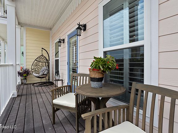 4th image of 37 Oak Alley Ln