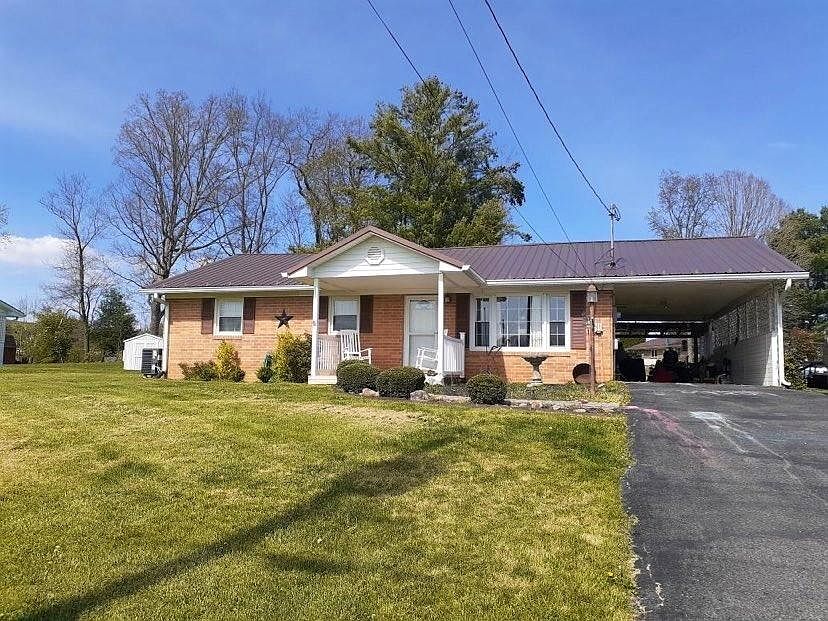 1st image of 215 Trump Dr