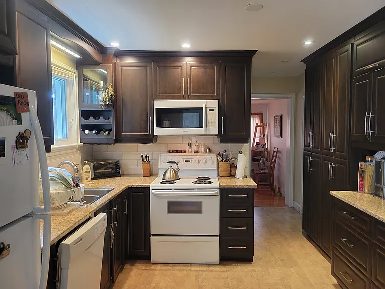44 Clearview Ave — Photo 11