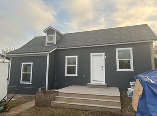 832 W 10th St, Port Angeles, WA