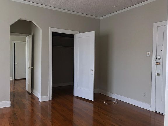 3rd image of 1162 N Kingsley Dr APT 3