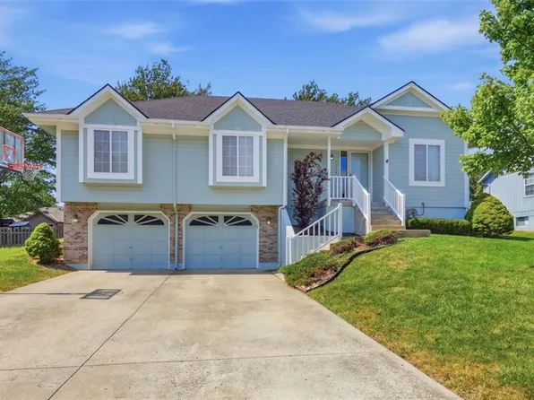 1534 NE Stonewood Dr, Lees Summit, MO 64086