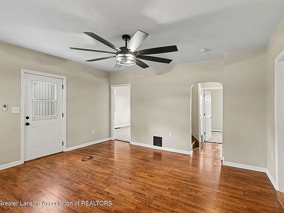 5th image of 837 N Aurelius Rd