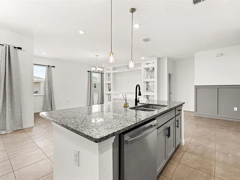 1123 Patriot Loop — Photo 10