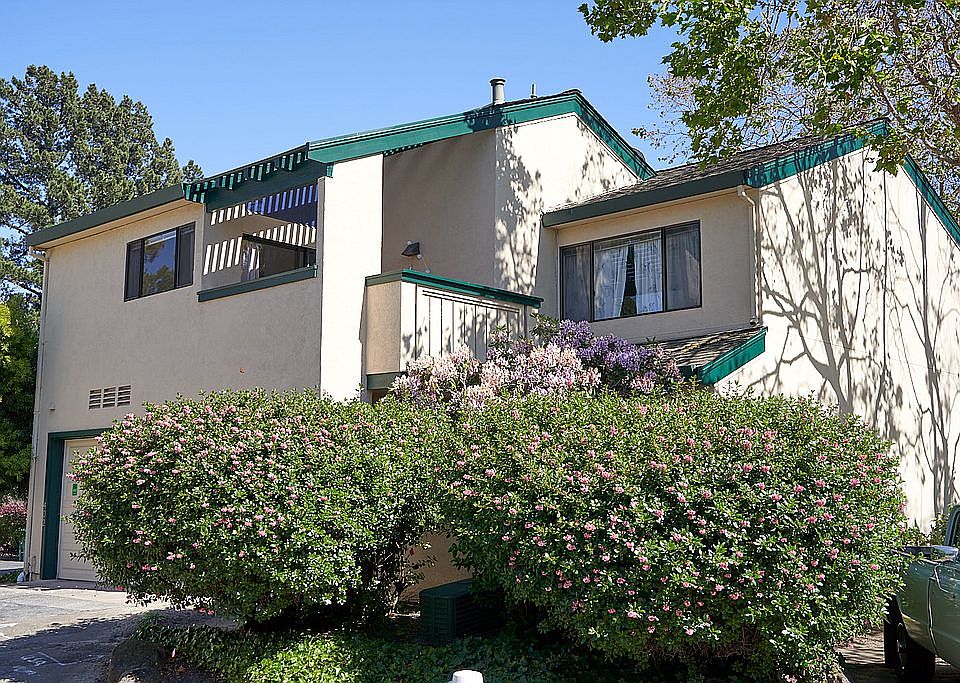 1st image of 402 Lagunaria Ln