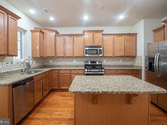 5th image of 682 Millhouse Dr